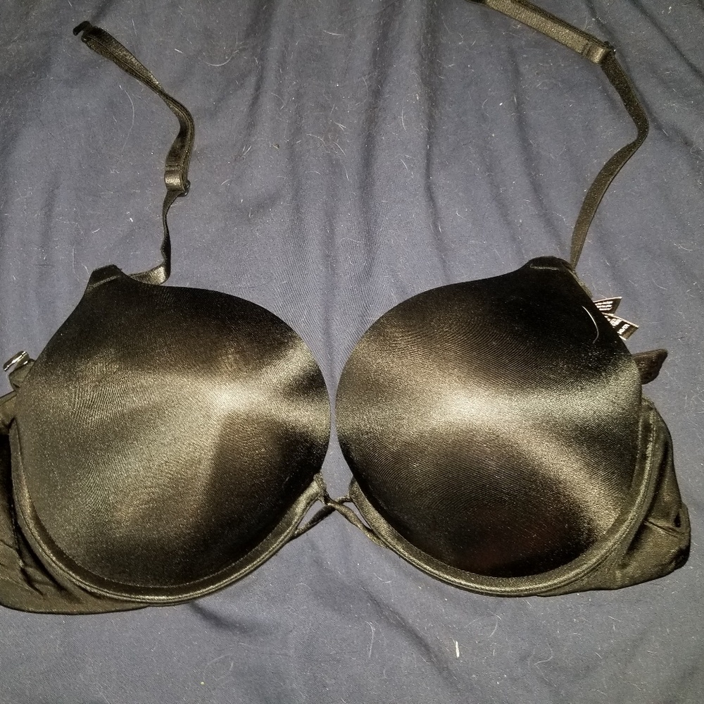 Bombshell 34 D bra. NEW
